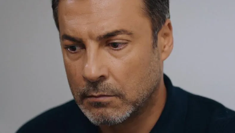 Non è facile essere il protagonista della serie TV Kızılcık Şerbeti! Barış Kılıç sta attraversando un periodo difficile ma non si lamenta!