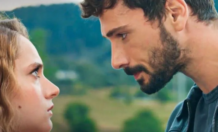 La serie Hudutsuz Sevda di Deniz Can Aktaş e Miray Daner mostra stabilità con i suoi ascolti!