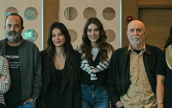 Le fan delle serie TV saranno molto orgogliose di Deniz Baysal e Devrim Özkan!