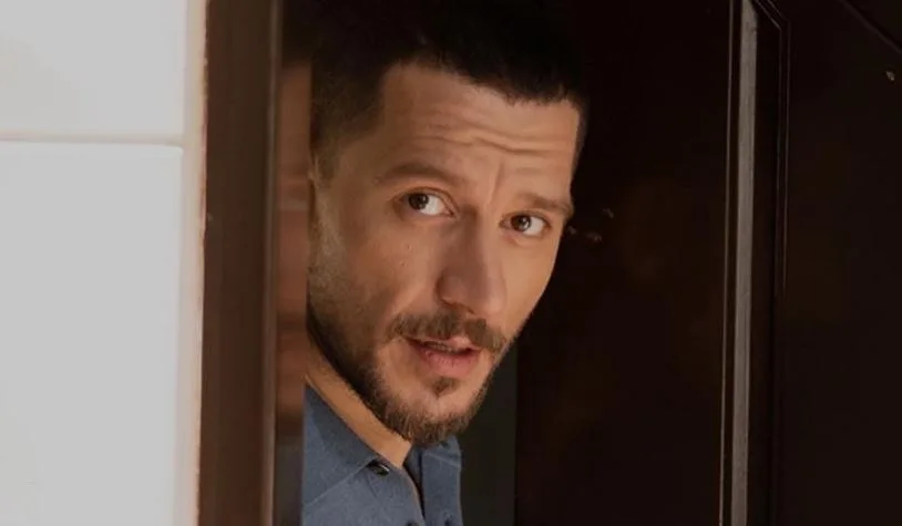 Uraz Kaygılaroğlu è entrato in un periodo impegnativo sia con la serie che con il nuovo spettacolo