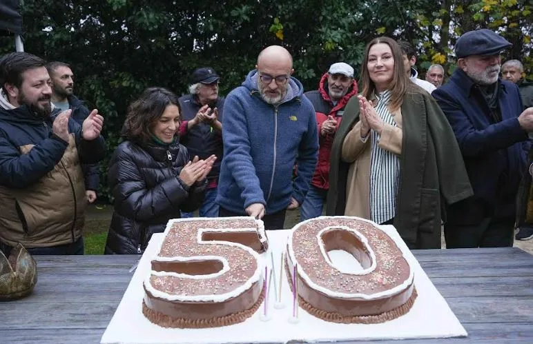 Vahide Perçin si sta facendo un nome ancora una volta con una serie forte e coerente!