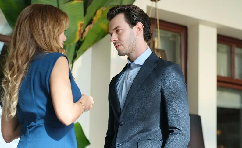 La serie Altın Kafes è partita per una dura prova, cercando di fare la differenza con la sua storia!