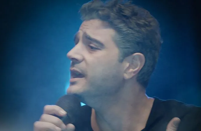 Burak Sevinç ha impressionato sia con la sua recitazione che con la sua voce!