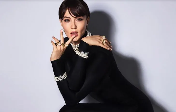 Burcu Özberk ha attirato l’attenzione con un nuovo accordo pubblicitario