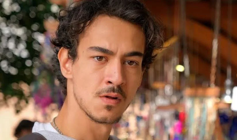 Sentirai spesso il nome di Demircan Kaçel, che interpreta il personaggio di Rüzgar nella serie TV Arak