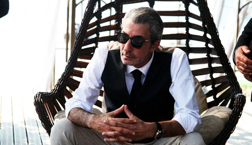 I fan di Erkan Petekkaya rimarranno sorpresi dal primo assurdo progetto comico dell’attore