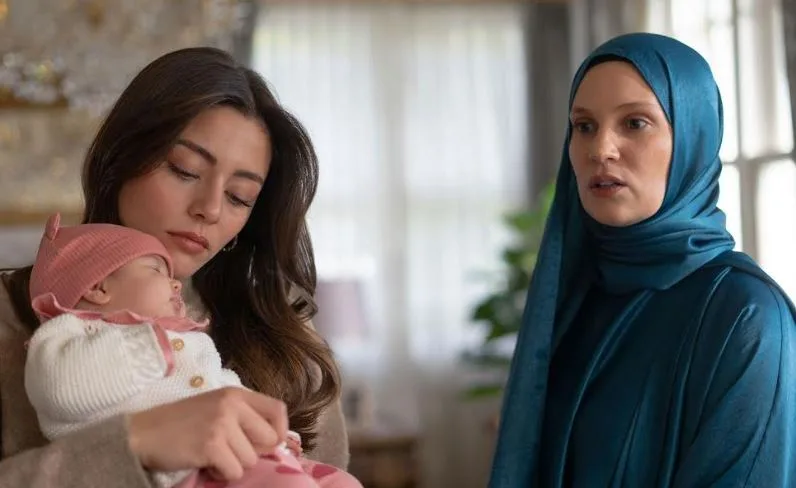 Farah Zeynep Abdullah ha fatto la differenza nella serie TV Kızılcık Şerbeti!