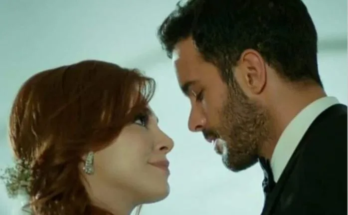 Non è interessante che i nomi di Elçin Sangu e Barış Arduç si stiano ancora diffondendo a Kiralık Aşk?