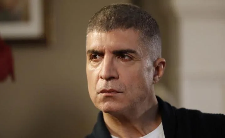 La serie Kızıl Goncalar sta iniziando, Özcan Deniz e Özgü Namal sorprenderanno tutti!