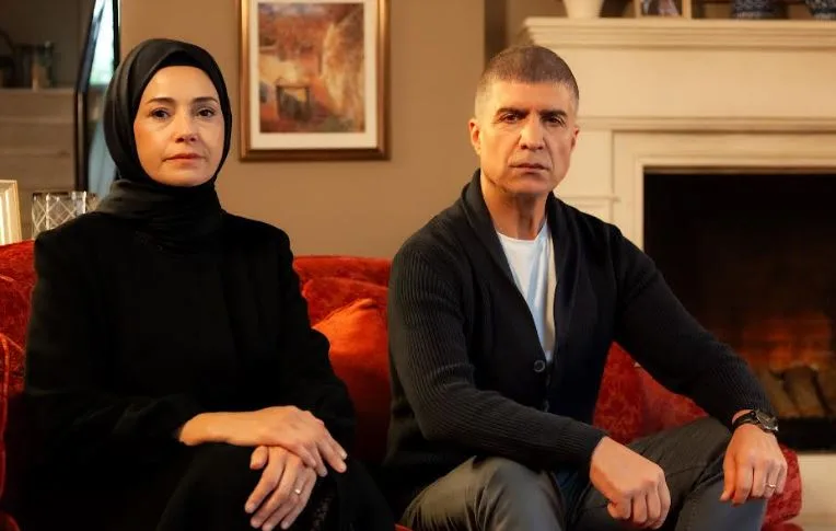 È stata annunciata la data di trasmissione della serie Kızıl Goncalar con Özcan Deniz e Özgü Namal, gli avversari sono duri!