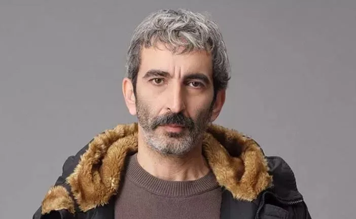 Fırat Tanış è molto orgoglioso della sua professione di attore!