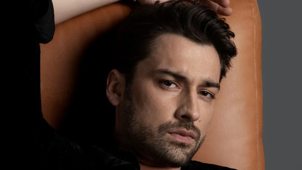 C’è un motivo importante per cui Alp Navruz ha scelto la serie TV Senden Önce!