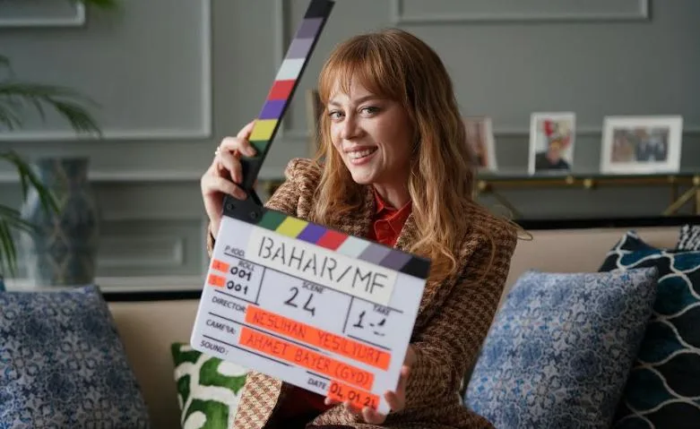Un grande cambiamento è stato apportato nella nuova serie di Demet Evgar e Buğra Gülsoy prima ancora che iniziasse!