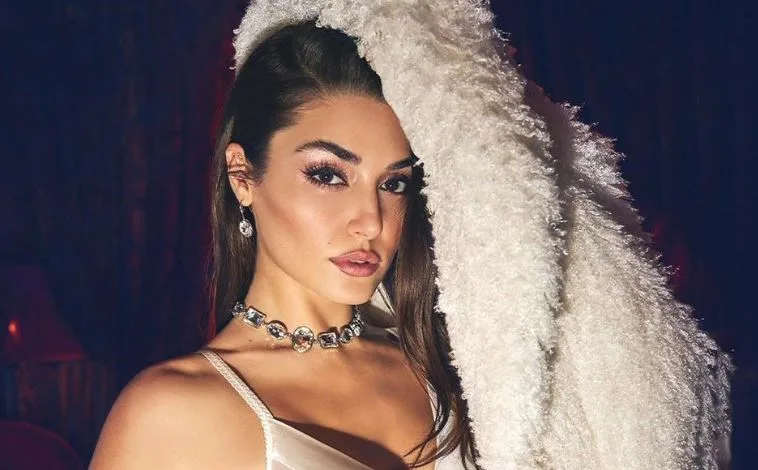 Hande Erçel ha un carattere calmo, ma non esita a mettersi in discussione!