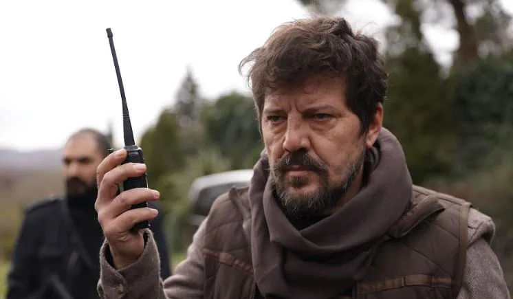 La serie Teşkilat continua a riunire nomi famosi! Anche İlker Aksum si è unito alla serie