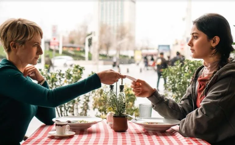 Canan Ergüder è tornata sui set con una serie che sorprenderà i suoi fan!