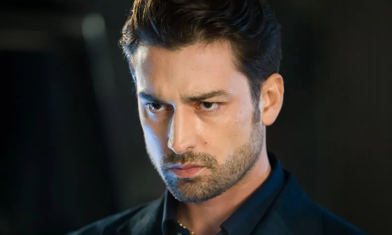 I fan dell’Alp Navruz hanno iniziato a criticare la serie TV Senden Önce ancor prima che iniziasse!