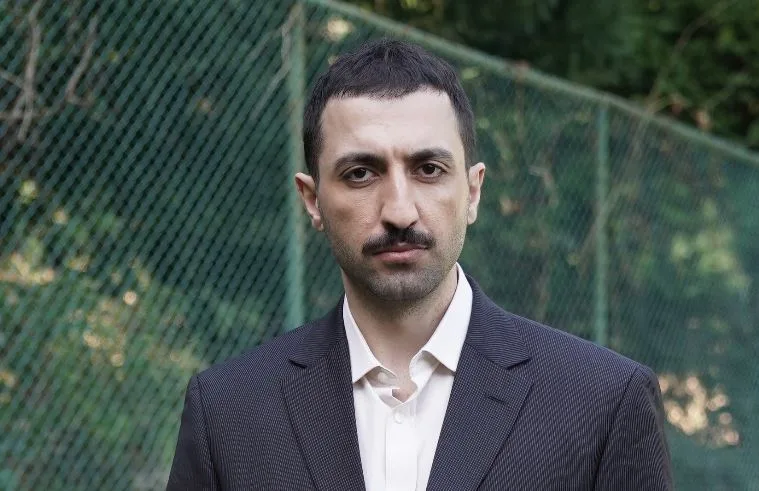 Doğukan Polat, che brilla con lo Yalı Çapkını, ora sorprenderà tutti nella serie TV Bir Sevdadır!
