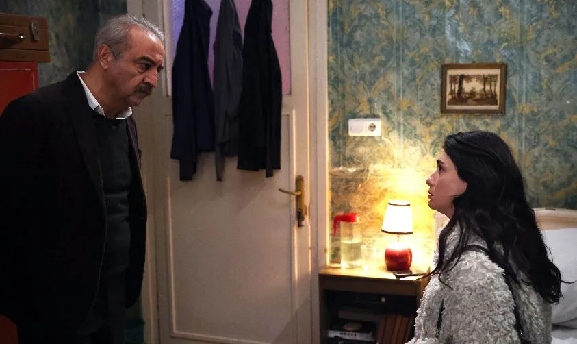 Yılmaz Erdoğan e Hazar Ergüçlü hanno battuto il record di ascolti con la serie TV İnci Taneleri!