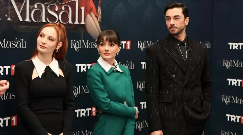 La serie Kül Masalı è iniziata male negli ascolti, ma Gökhan Alkan e Sevda Erginci sono molto assertivi!