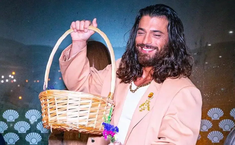 Can Yaman è riuscito a stabilire un legame molto speciale con le sue fan!