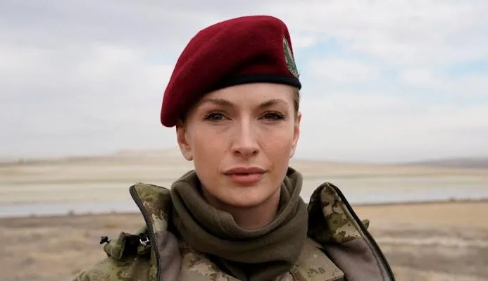 Yasemin Kay Allen ha condiviso un dettaglio sconosciuto sul suo nome!