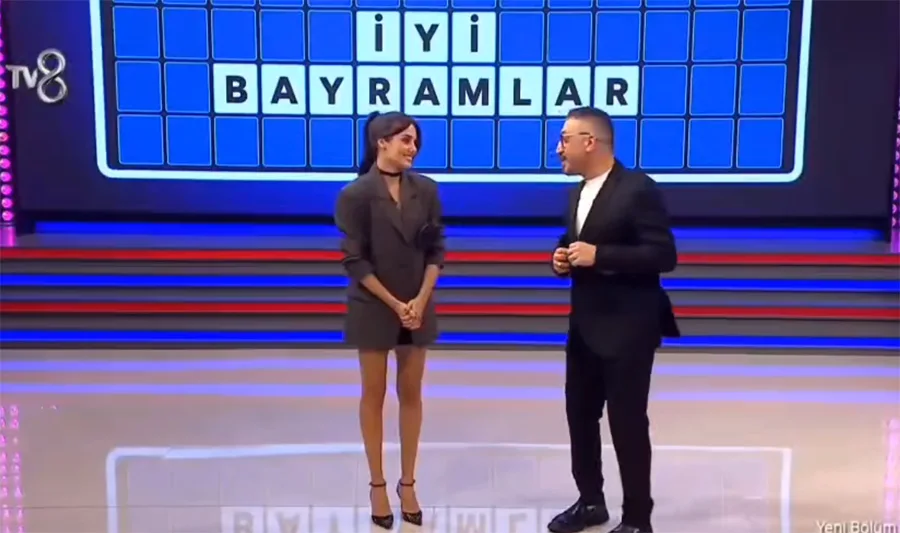 Cem Davran ha elogiato così tanto la sua ex co-protagonista Hande Erçel che mi chiedo se stesse esagerando!