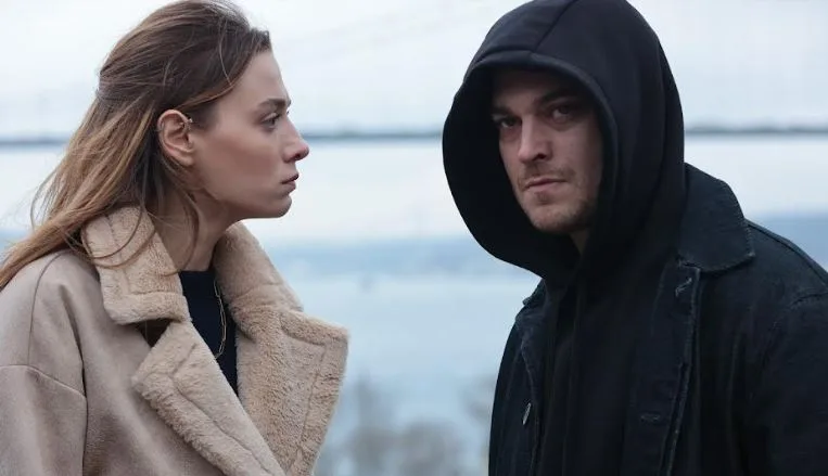 La serie Gaddar resiste agli ascolti, i fan di Çağatay Ulusoy non risparmiano il loro supporto!