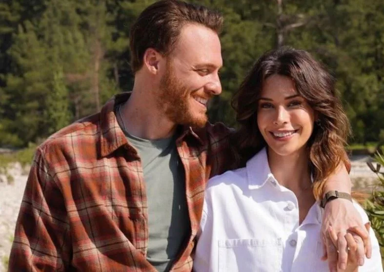 L’energia di Kerem Bürsin e Devrim Özkan ha aumentato il loro interesse per il film Mavi Mağara!