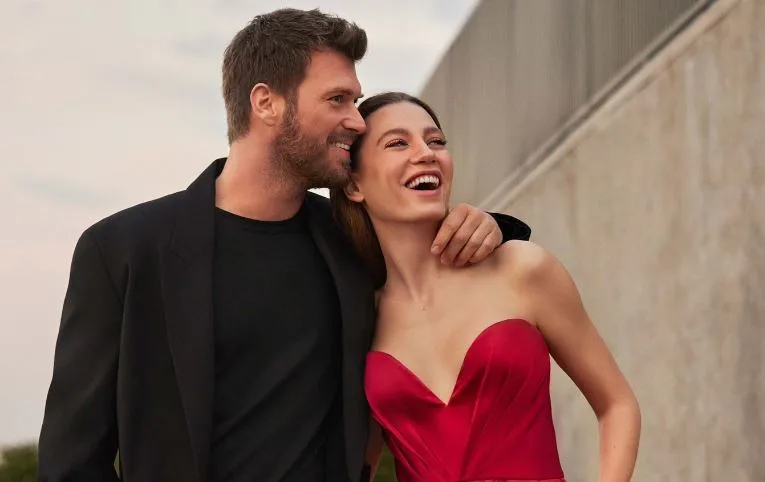 È il turno di Kıvanç Tatlıtuğ e Serenay Sarıkaya di essere all’ordine del giorno in Spagna!
