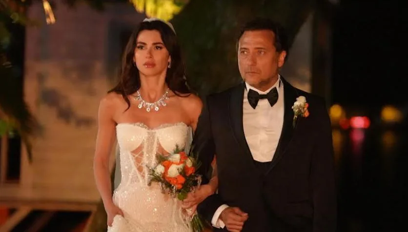 Nel 24esimo nuovo episodio della serie TV Şahane Hayatım, Melisa farà una grande sorpresa per Onur il giorno del matrimonio!