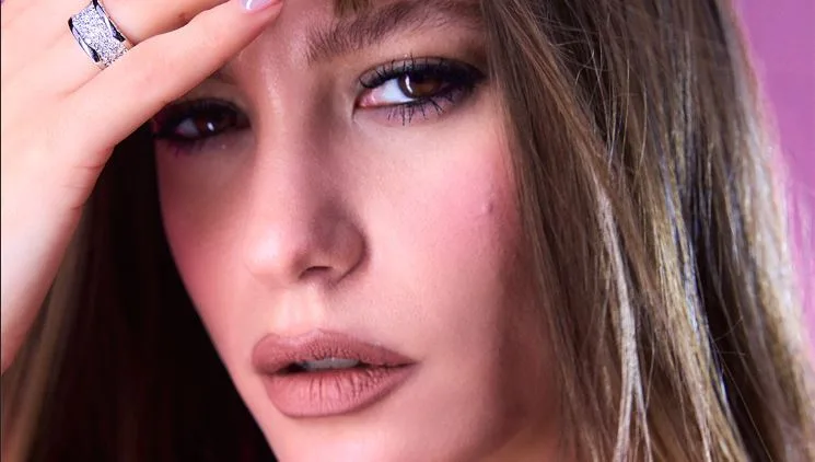 Serenay Sarıkaya incontrerà nomi famosi a New York!