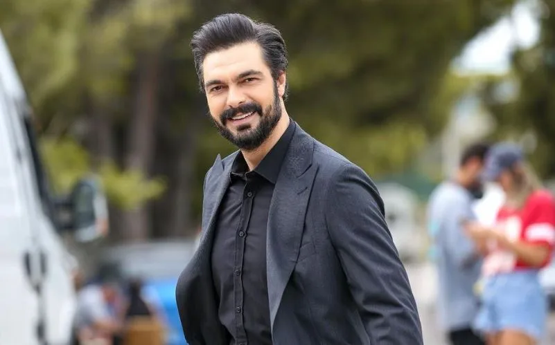 Anche Halil İbrahim Ceyhan, che ha dato la lieta notizia della serie TV Kirli Sepeti, sarà all’ordine del giorno con il suo viaggio in America!