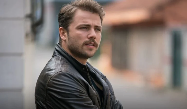 Chi è Tolga Sarıtaş? Dove è nato – Altezza – Età – Serie – Famiglia
