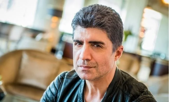 Chi è Özcan Deniz? Origini, altezza, età, serie TV e famiglia