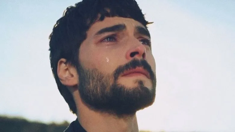 Akın Akınözü Chi è? Dove è nato – Altezza – Età – Serie TV – Famiglia