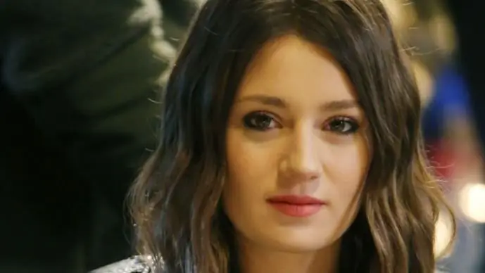 Gizem Karaca Chi è? Origine – Altezza – Età – Serie TV – Famiglia