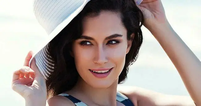Hande Doğandemir Chi è? Origini – Altezza – Età – Serie TV – Famiglia