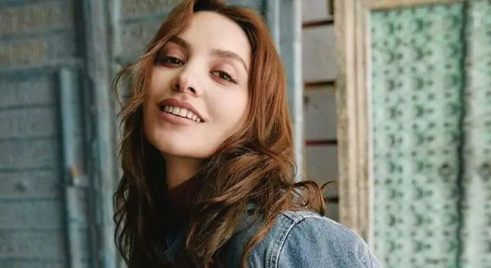 Hazal Filiz Küçükköse Chi è? Dove è nata – Altezza – Età – Serie TV – Famiglia