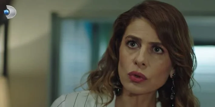 Ebru Özkan: Chi è? Dove è nata? – Altezza – Età – Serie TV – Famiglia