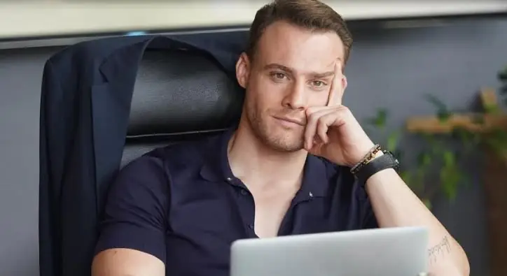 Chi è Kerem Bürsin? Dove è nato – Altezza – Età – Serie TV – Famiglia