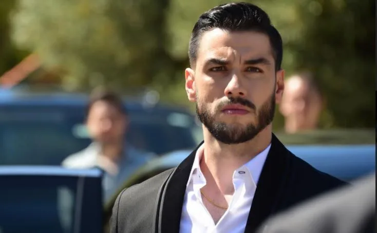 Aras Aydın Chi è? Dove è Nato – Altezza – Età – Serie TV – Famiglia