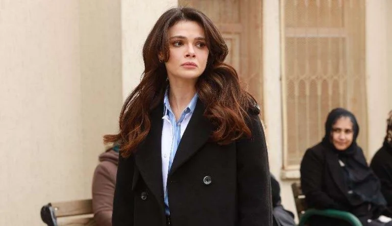 Chi è Sinem Ünsal? Dove è nata – Altezza – Età – Serie – Famiglia
