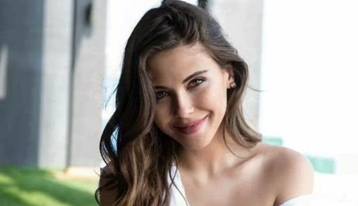 Dilara Aksüyek Chi è? Di dove è – Altezza – Età – Serie TV – Famiglia