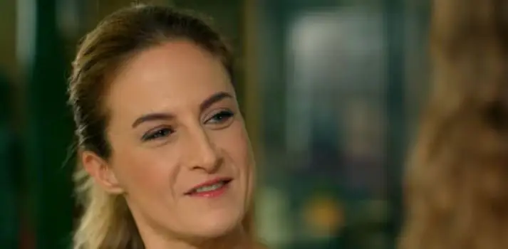 Canan Ergüder: Chi è? Dove è nata? – Altezza – Età – Serie TV – Famiglia