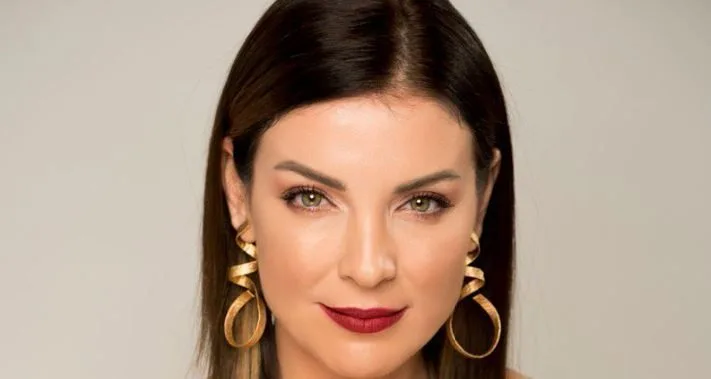 Özge Özberk Chi è? Dove è nata – Altezza – Età – Serie TV – Famiglia