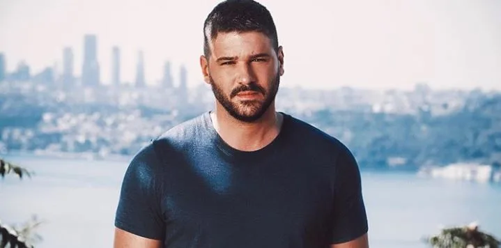 Tolgahan Sayışman chi è? Di dove è – Altezza – Età – Serie TV – Famiglia