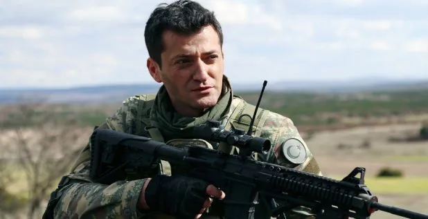 Chi è Burç Kümbetlioğlu? Origini – Altezza – Età – Famiglia – Serie TV