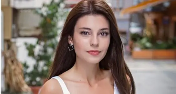 Elif Doğan: Chi è? Origine – Altezza – Età – Serie TV – Famiglia