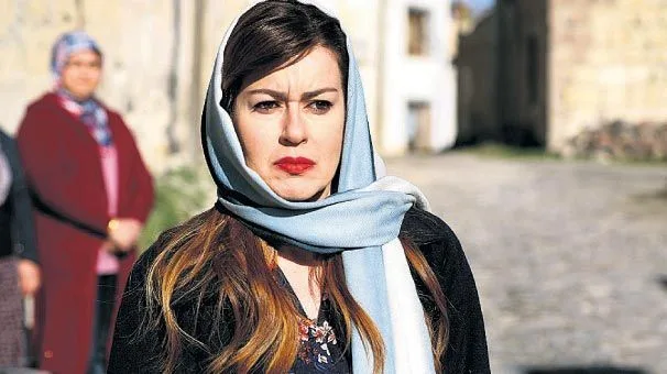 İpek Tuzcuoğlu: Chi è? Di dove è? Altezza – Età – Serie TV – Famiglia